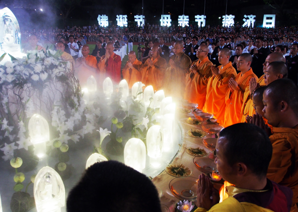 百位法师领众祈福   善涟漪扩至柬埔寨