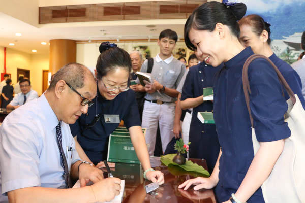 After giving his talk, Liu graciously signs copies of his book. Photo by Huang Si Ni